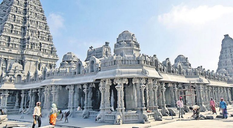 Yadagirigutta: A pilgrimage destination for devotees - Hotel Sannidhi ...